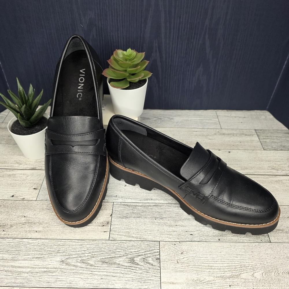Vionic Cheryl Black Slip on Loafers Womens size 6M NWOB